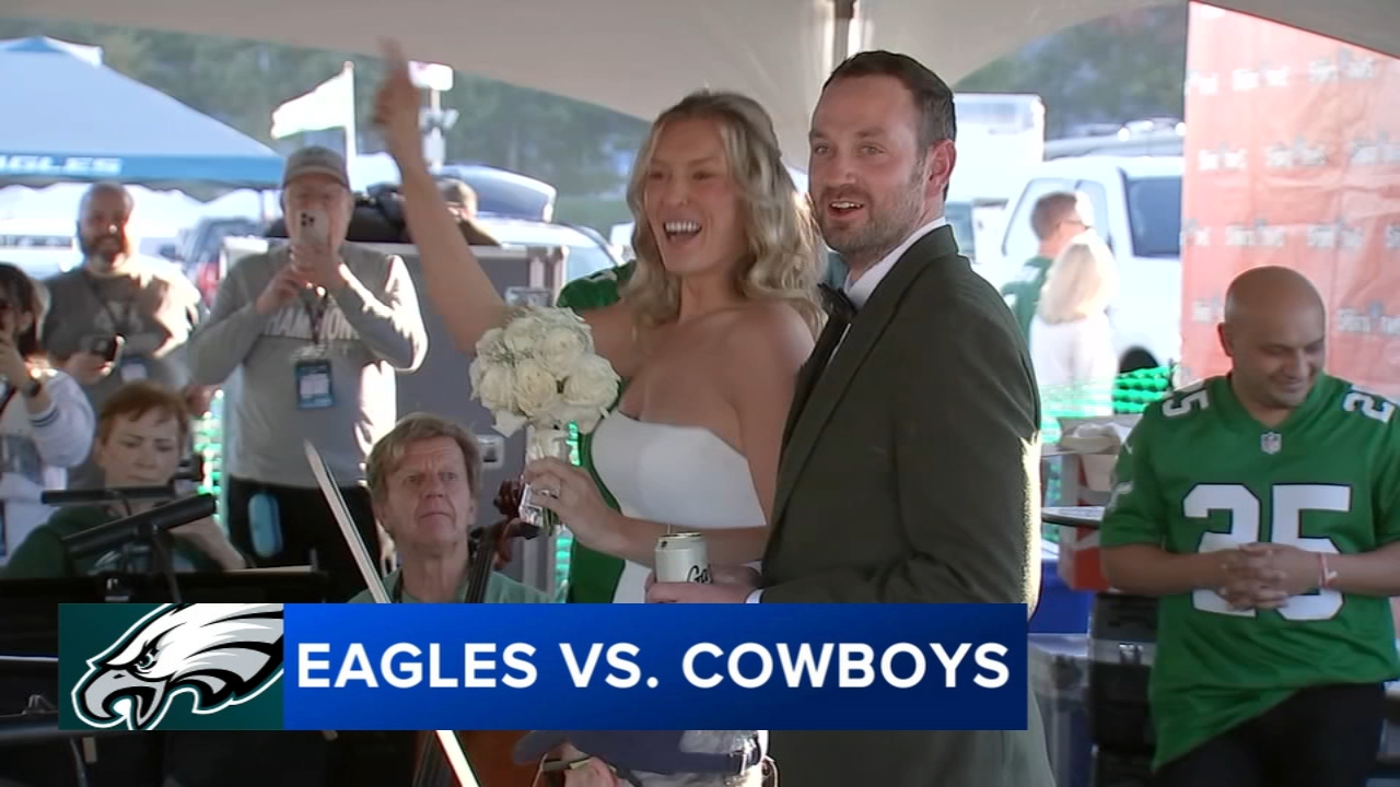 Chicago couple Lindsey Carl, Brandon Byrd get married at Philadelphia Eagles tailgate before MNF
       — Larkspur Community news