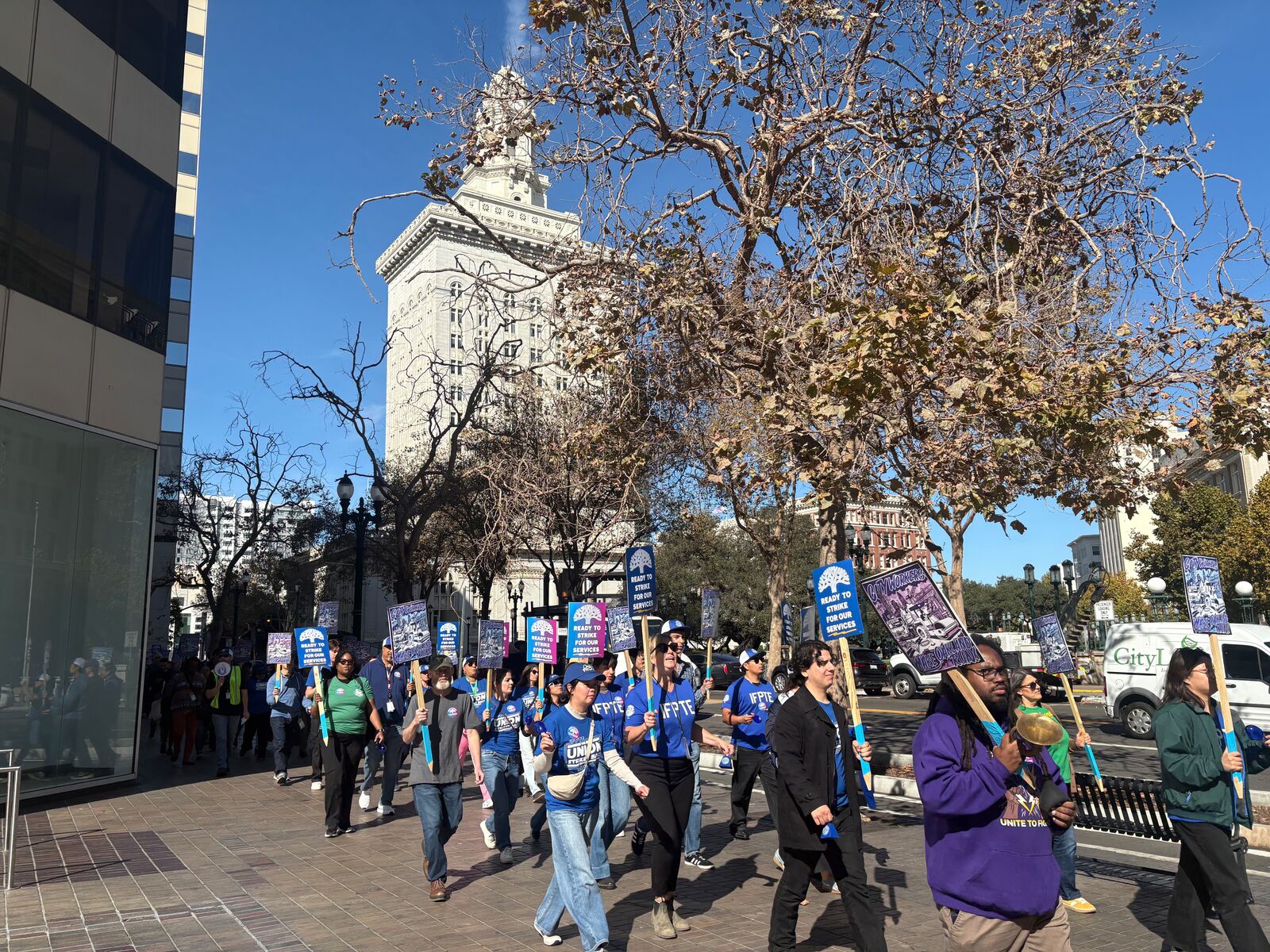 Oakland city workers will strike Nov. 5 if no deal is reached — Larkspur Community news