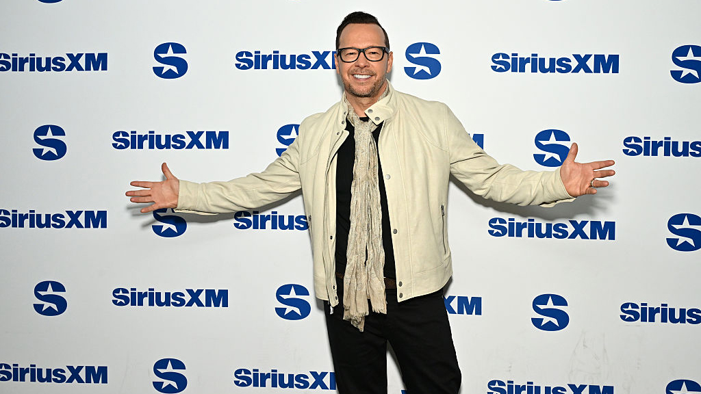 Donnie Wahlberg says he was aboard private jet that ran off Vegas runway: 'God covered us' — KTVU FOX 2 Bay Area, Larkspur Community news